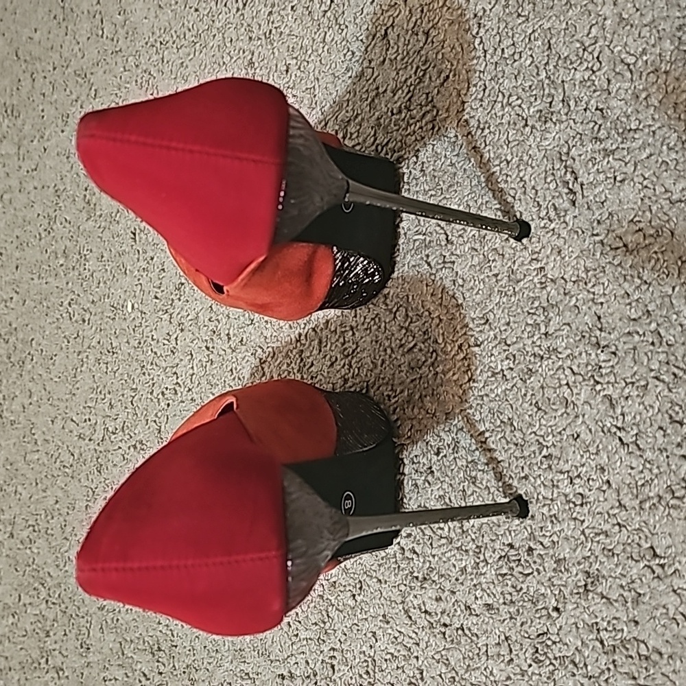 Two Lips Red Heels - Picture 3 of 4
